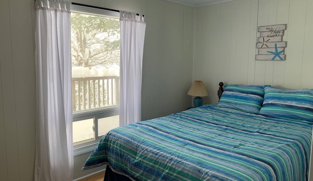 4 Season Cottage on pristine Whitestone lake!