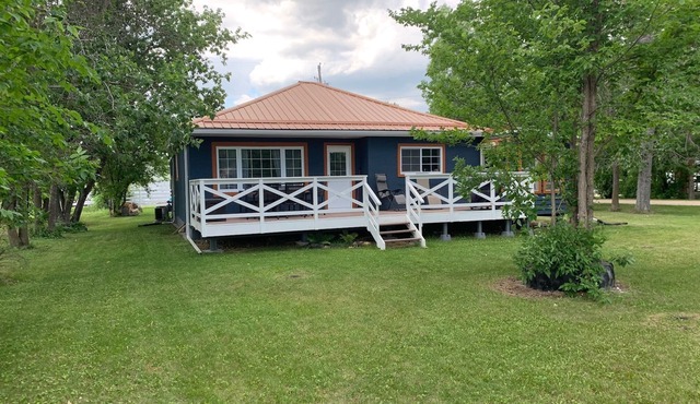 4 Season Family Cottage in Matlock, MB. Close to Matlock Beach (Lake Winnipeg)