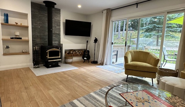 4BR Cottage: Hot Tub, Sauna, Beach Access, Parks