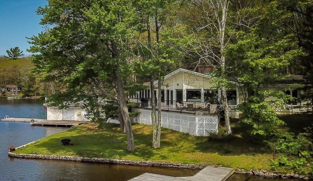 5 bdrm plus 2 bdrm bunkie, hot tub, dock, boathouse with sundeck and sunsets!