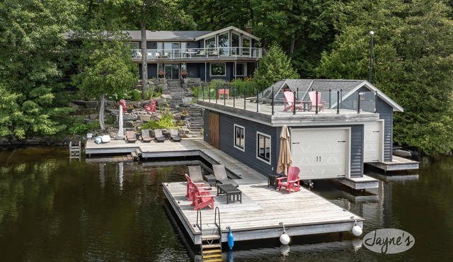 5 bed 3 bath cottage on Lake Muskoka, SW Exposure, Sunsets!