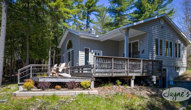 5 bedroom, 2 bath, Eilean Gowan Island, Lake Muskoka! Minutes to Bracebridge!