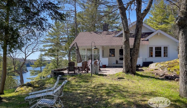 5 bedroom, 4 bath, Lake Joseph, Sunsets! Amazing views! Privacy! Old Muskoka!