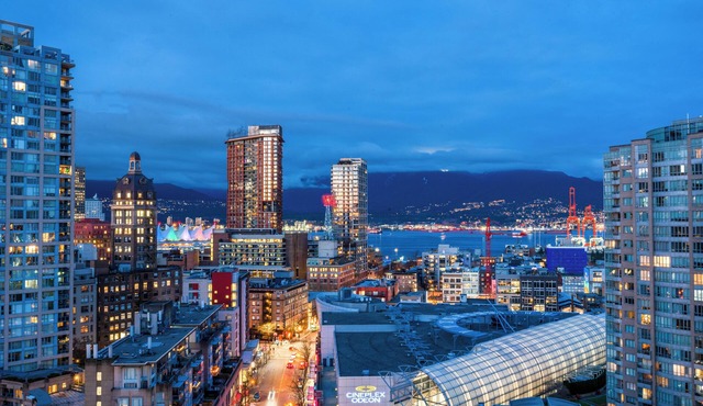 5 min Walk to BC Place/MAJOR INTERNATIONAL SPORTING EVENT 2026/ 270° Rare Found downtown Ocean/Mountain View
