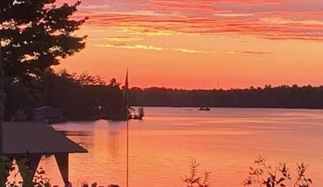 5 minutes from Hwy 400. 155 feet of waterfront, sandy shoreline with docking.