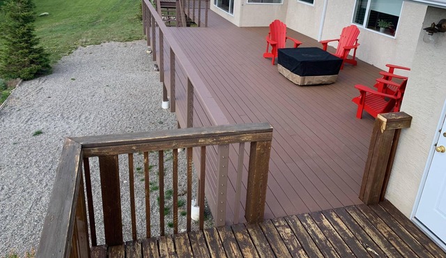5 minutes from Waterton - sleeps 26 - WCV Unit A&C