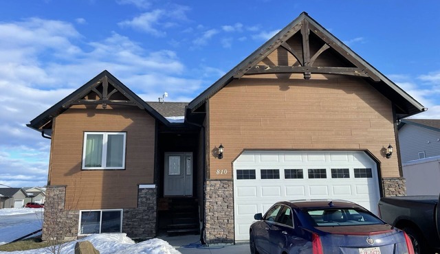 5 rooms for rent in a high end home with shared 5 piece bathroom, huge kitchen