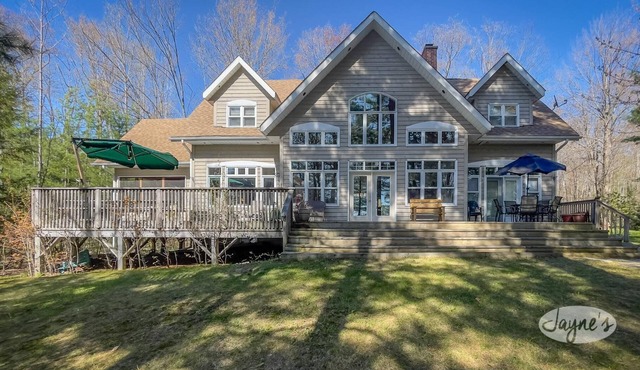 5bdrm 4bath beautiful cottage on Gull Lake! SW exposure! Sunsets! Muskoka Room!