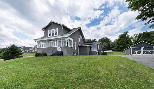 5BR Farmhouse Wi-Fi Lake View Seneca Lake Wine Trail EV Charger