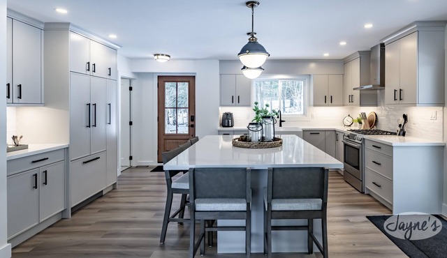 6 bed 4 bath cottage in private setting on Lake Muskoka