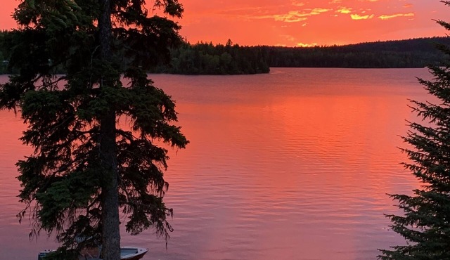 6 Bedroom Waterfront Home on Bridge Lake