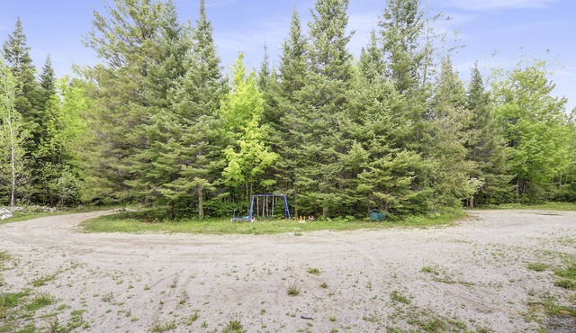 6 br waterfront in woods,hotub