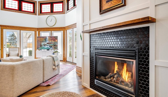7 bedroom Retreat House with Pool and Hot Tub
