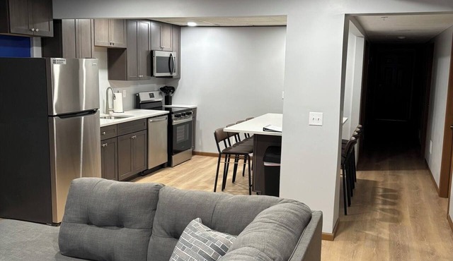 7 Beds-Sleeps 10-Millennium Suite