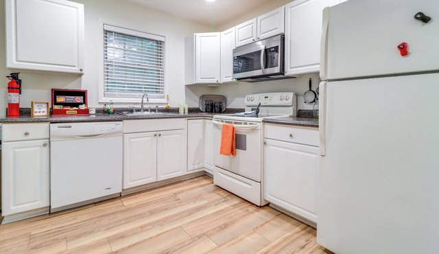 7 Mi to Downtown: Toledo Apt Near Franklin Park