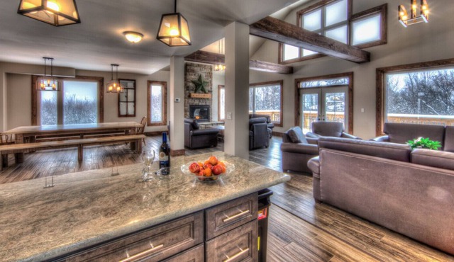 8 bdrm STUNNING LUXURY Blue Mountain Chalet 6.5 bath
