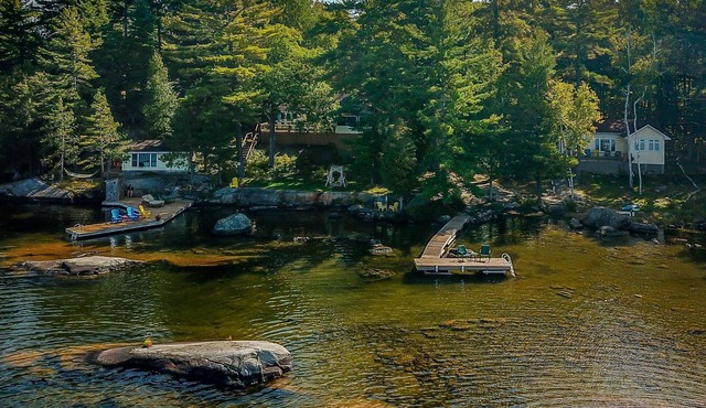 8 bedroom 4 bath Island getaway on Lake Rosseau!