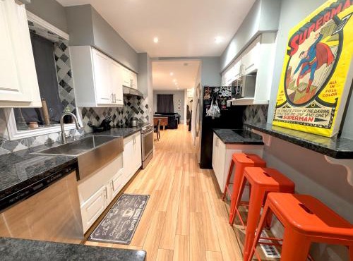 8-Min to Downtown, Stylish 3BR Urban Oasis