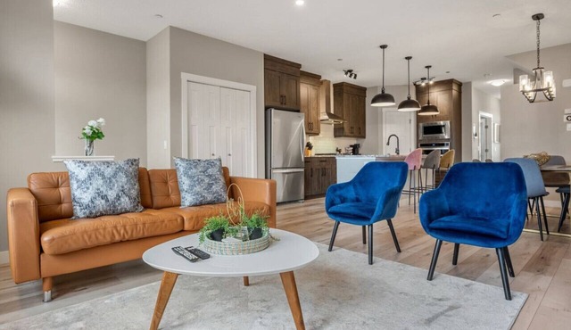 A/C | 4 Bed | Sleeps 8 | 2 TVs | 12 min to Airport