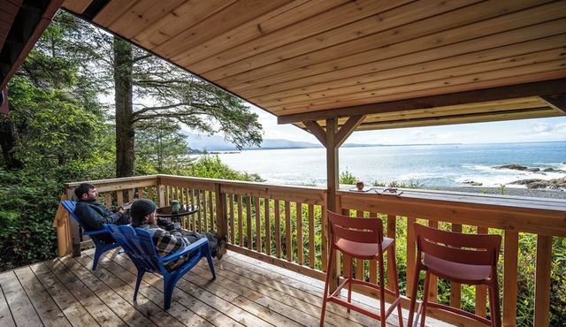 A cozy cabin retreat in Yuquot on Nootka Island with stunning beach views