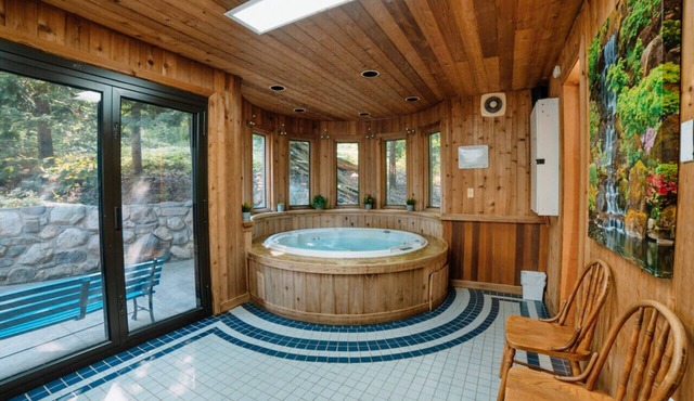 A Cozy Country Retreat * Indoor Hot Tub * Ski * Wi-Fi