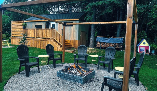 A cozy retreat w/firepit - right across from Trout Lake!