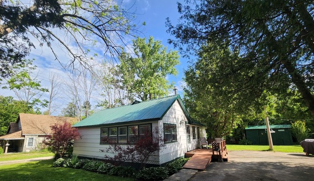 A lovely cottage within a 10 minute walk to the beautiful beaches of Inverhuron.