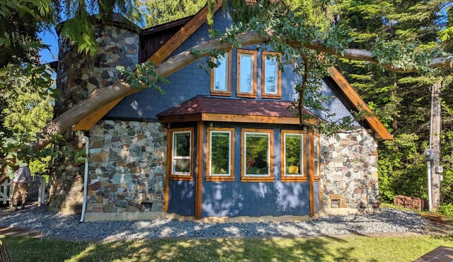 A One-of-a-Kind Rural Stay on Covered Wagon Trail (with EV Charging)