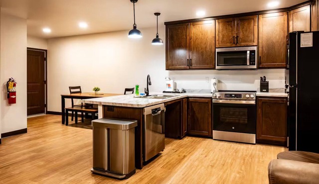 ADA Accessible Brillion 2‑Bedroom Suite w/Full Kitchen Near Ariens – Unit #1