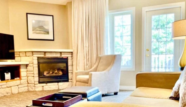 Adjoining 1-Bedroom + Studio Condos near Horseshoe