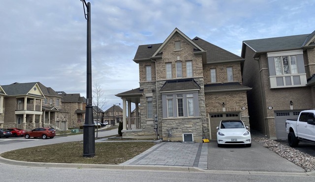 Adorable Ajax House for Rent - Not including Basement