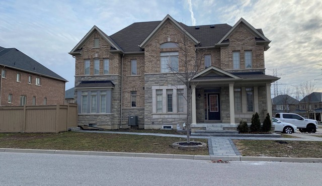 Adorable Ajax House for Rent