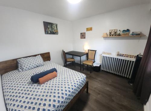 Affordable Quiet Private Room - 10-min Walk to Subway