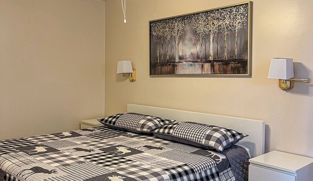Ahmic Lake Resort's 1-Bedroom Cottage w/hot tub (LOON Cottage)
