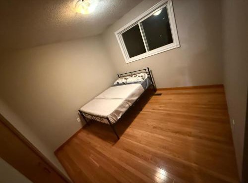 AIRPORT KITCHENER HOMESTAY-Near Conestoga College, Fairview Mall, Plaza- 24Hrs Checkin