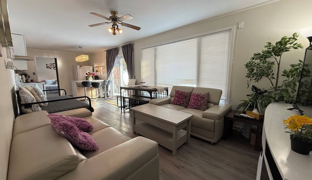 Algonquin S Lakeview 3BR H-Tub W-Stove Sandy Beach, Algonquin S Lakeview 3BR H-Tub W-Stove Sandy Bea