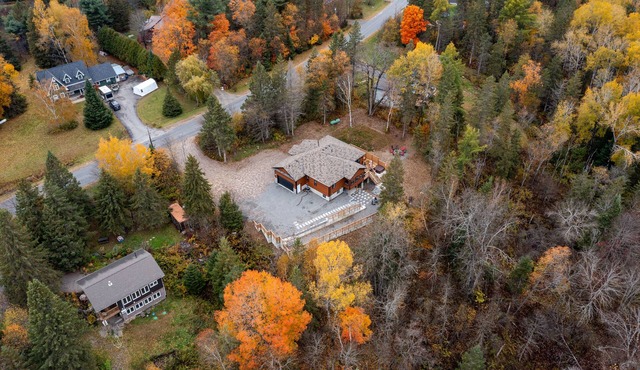 All Season Muskoka Cottage*HotTub*Sauna*Beach*BBQ