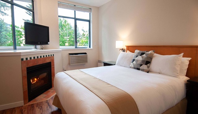 Alpenglow Lodge Legacy Studio by MVA
