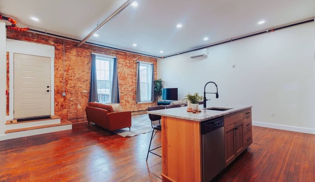 American Hall Hamilton Suite