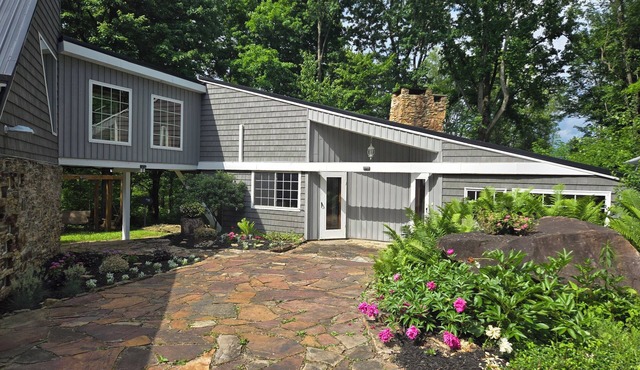 Architects dream, 1 mile from falling water and river, private with camp area in Mill Run