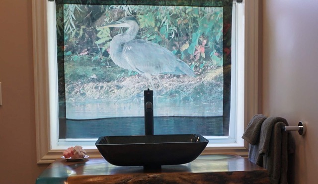 Artsy & Comfy - Breakfast Included - 3 large rooms- Sleeps 6