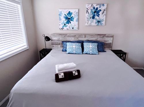 Banff -Calgary Garden &3 mins Bus station Close C-Train&Free Parking