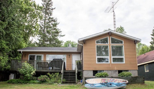 Baptiste Lakehouse - Pet-Friendly Waterfront Cottage w/Great Swimming!