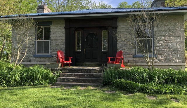 BarefootonPelee: Stonehouse [No Cleaning Fee! Fibre Internet!]