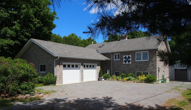 Bay House at Prinyers - Prince Edward County Private Waterfront
