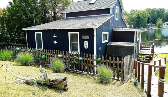Bayou Bungalow - Hamlin Lake waterfront, dock, firepit