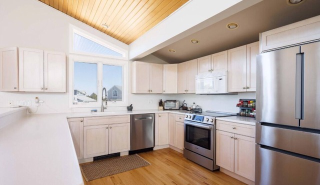 Beach access. Amazing bay view. Heated pool. Huge decks. Cul de sac Pickleball! in Westhampton Beach