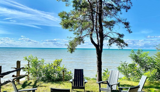 ☀BEACH FRONT large private family cottage☀️