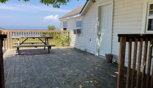 BEACHFRONT COTTAGE IN WASAGA BEACH - SANDPIPER BEACH RESORT - COTTAGE # 9