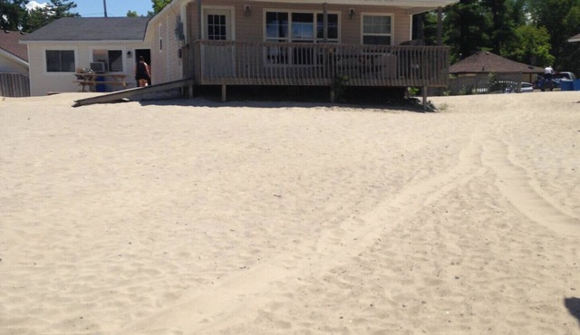 BEACHFRONT COTTAGE IN WASAGA BEACH - SANDPIPER BEACH RESORT - COTTAGE # 6
